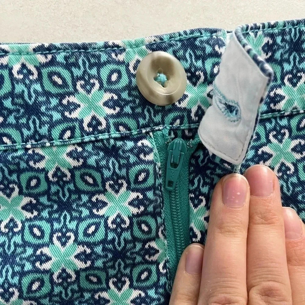 Lord & Taylor/ Shorts/ Patterned/ Size  US 10 - Picture 5 of 9